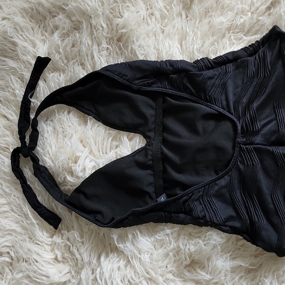 LA BLANCA Textured BLACK Chevron Ribbed Plunge Halter 1pc. Swimsuit #LB5K319 - Picture 4 of 9